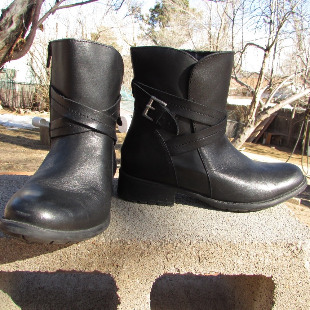 Clarks Riddle Avant Motorcycle/Biker ankle boot